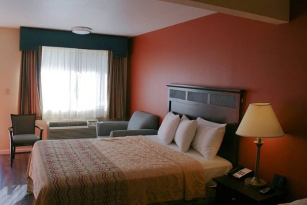 Valley Oaks Inn Woodland - Image 5