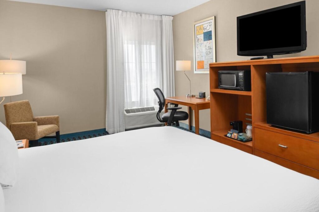 Fairfield Inn and Suites by Marriott Elk Grove - Image 1