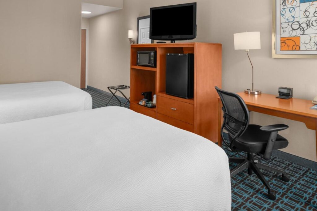 Fairfield Inn and Suites by Marriott Elk Grove - Image 2