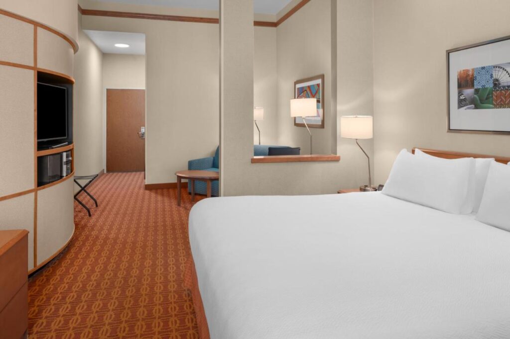 Fairfield Inn and Suites by Marriott Elk Grove - Image 3