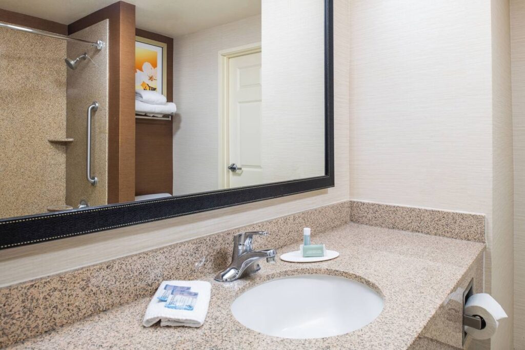 Fairfield Inn and Suites by Marriott Elk Grove - Image 6
