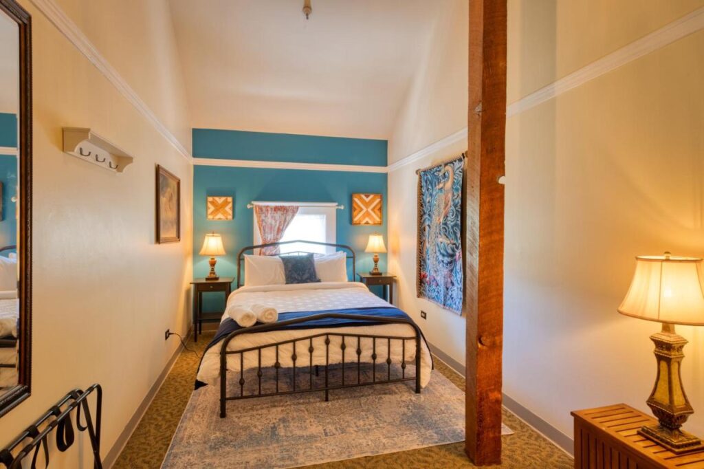 HI Sacramento Hostel - Image 4