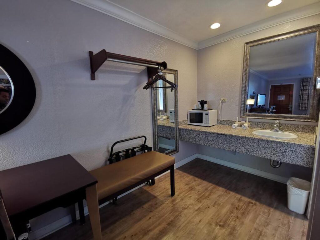 Journey Inn - Image 2