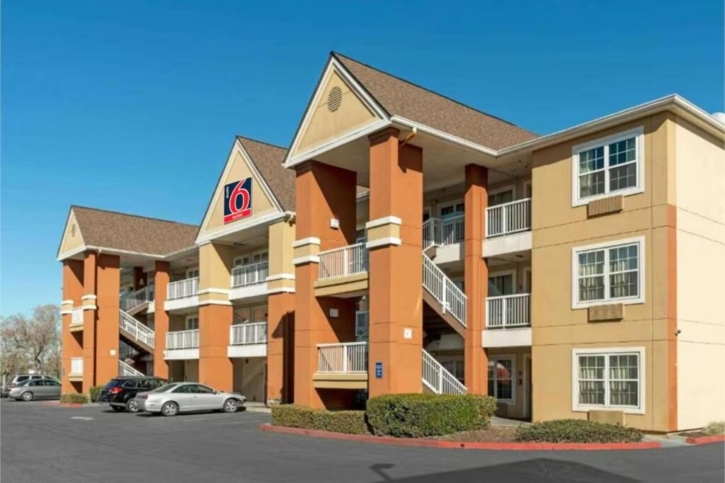 Studio 6 Extended Stay Sacramento Arden Way CA - Image 1