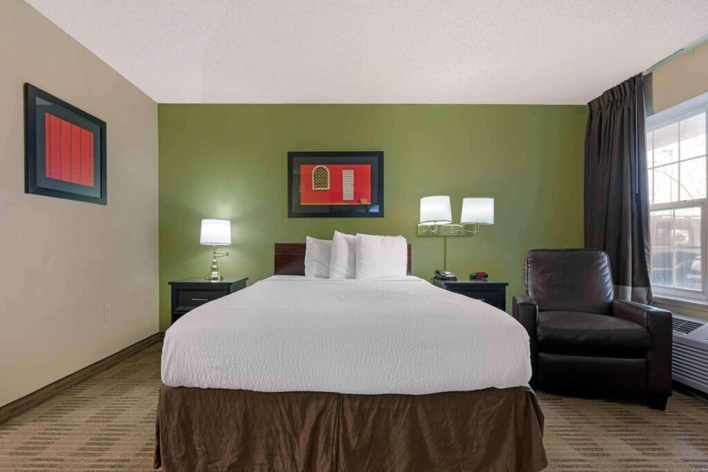 Studio 6 Extended Stay Sacramento Arden Way CA - Image 3