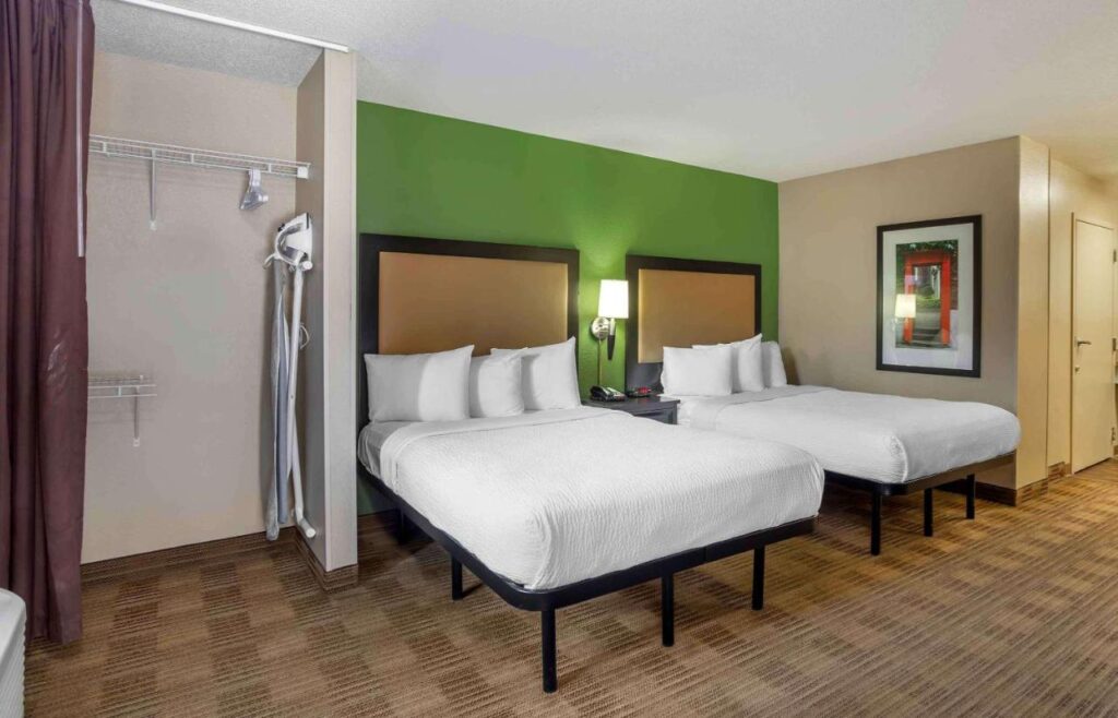 Studio 6 Extended Stay Sacramento Arden Way CA - Image 4