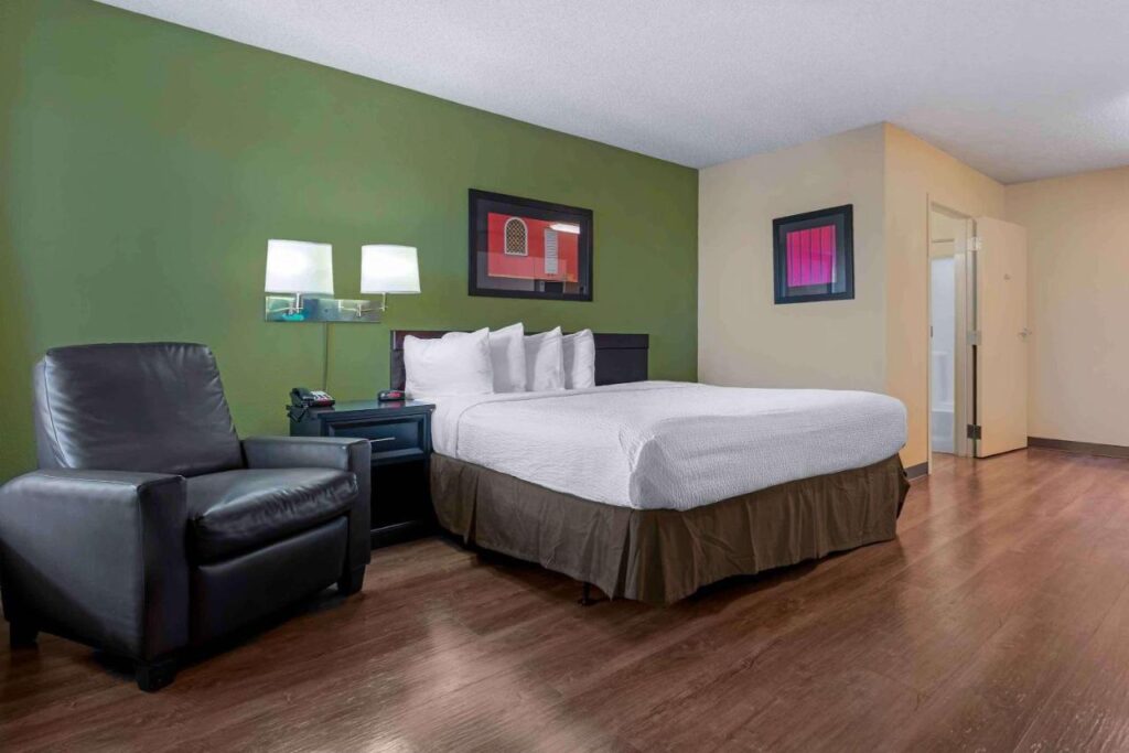 Studio 6 Extended Stay Sacramento Arden Way CA - Image 6