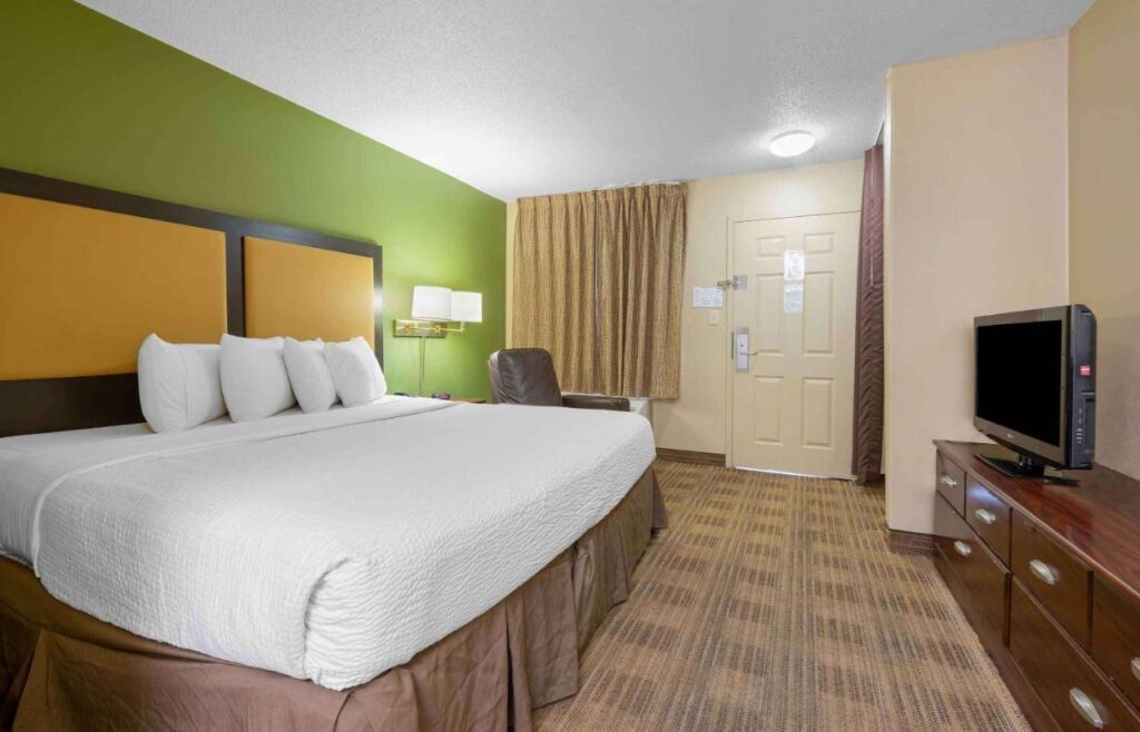 Studio 6 Suites Sacramento Northgate CA - Image 2