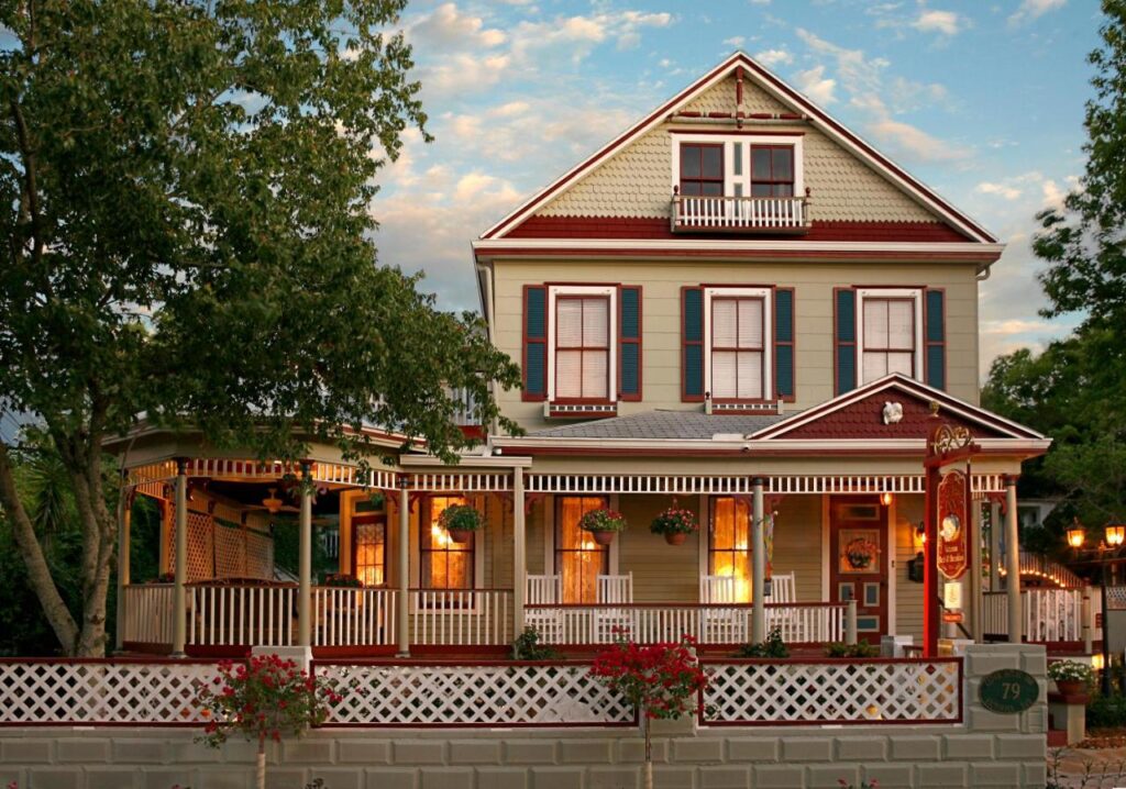 Cedar House Inn - Image 1