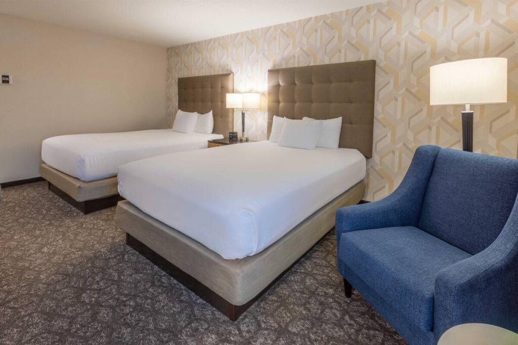 Drury Inn & Suites St. Louis Airport - Image 2