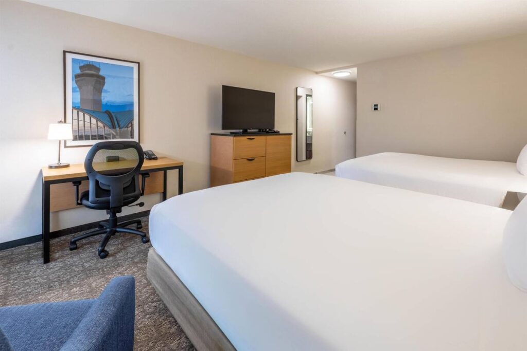 Drury Inn & Suites St. Louis Airport - Image 3