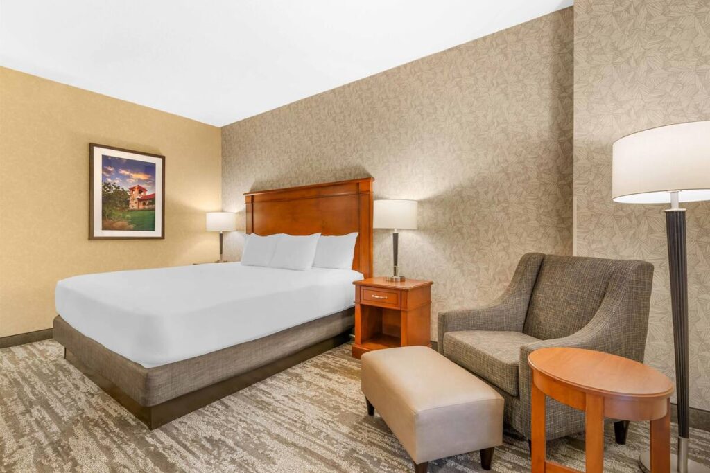 Drury Inn & Suites St. Louis Brentwood - Image 6