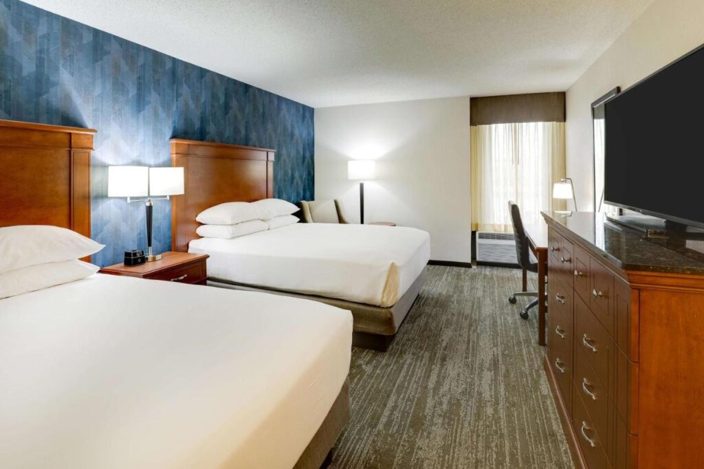 Drury Inn & Suites St. Louis St. Peters - Image 2