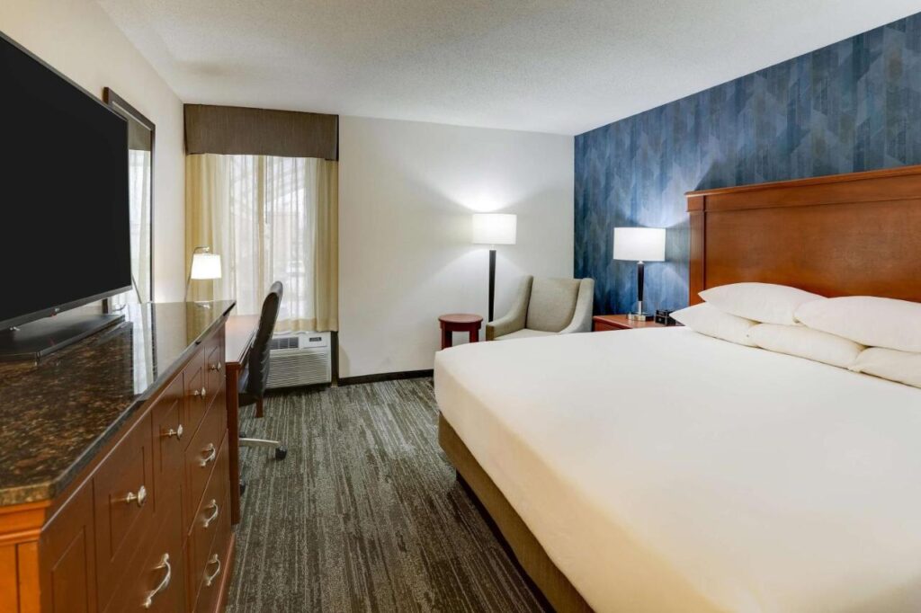 Drury Inn & Suites St. Louis St. Peters - Image 4