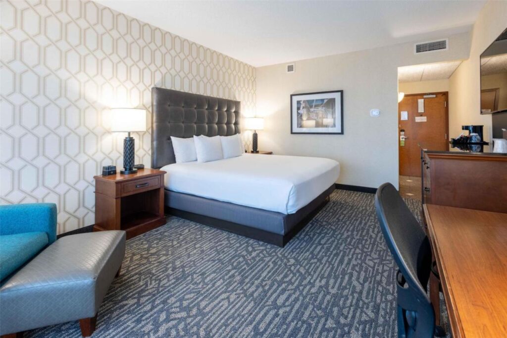 Drury Plaza Hotel St. Louis Chesterfield - Image 4