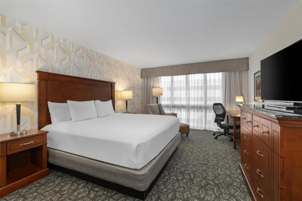 Drury Plaza Hotel St Louis Creve Coeur - Image 4