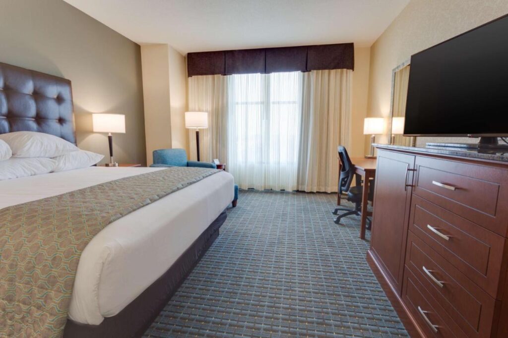 Drury Plaza Hotel St. Louis St. Charles - Image 4
