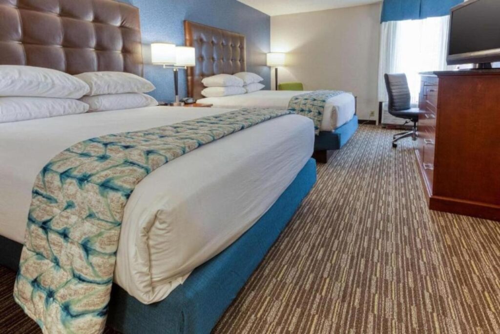 Heritage Inn & Suites St Louis Fenton, Trademark by Wyndham - Image 1