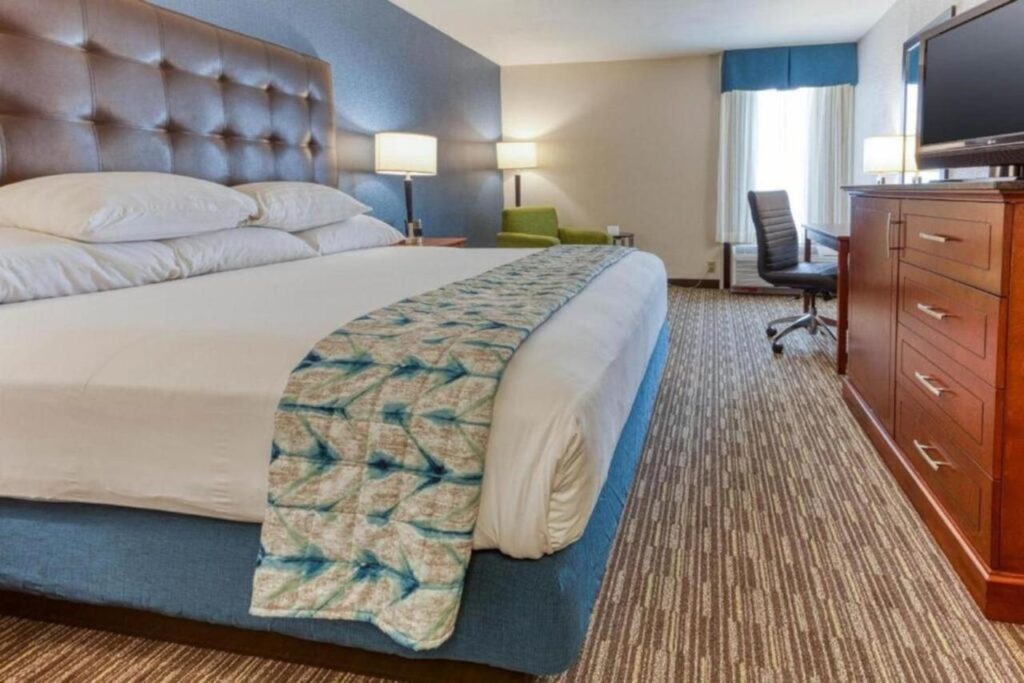 Heritage Inn & Suites St Louis Fenton, Trademark by Wyndham - Image 2