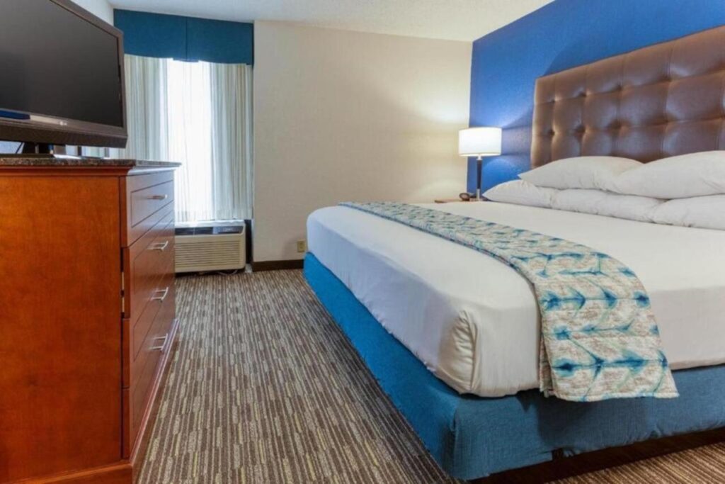 Heritage Inn & Suites St Louis Fenton, Trademark by Wyndham - Image 3