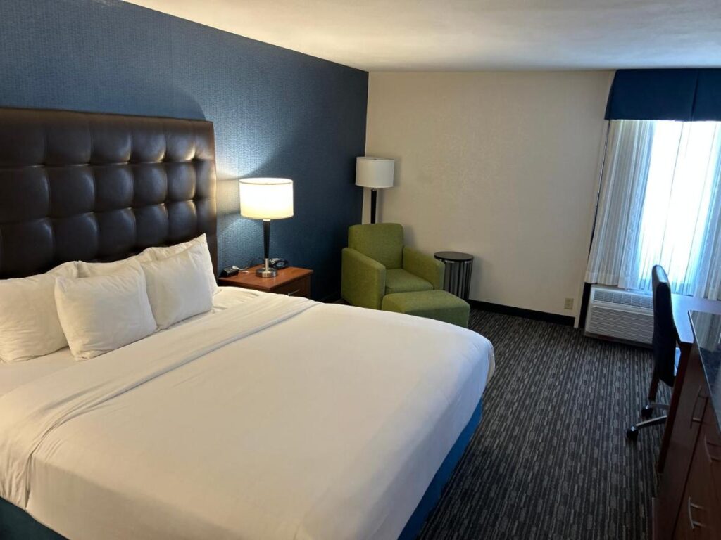 Heritage Inn & Suites St Louis Fenton, Trademark by Wyndham - Image 4
