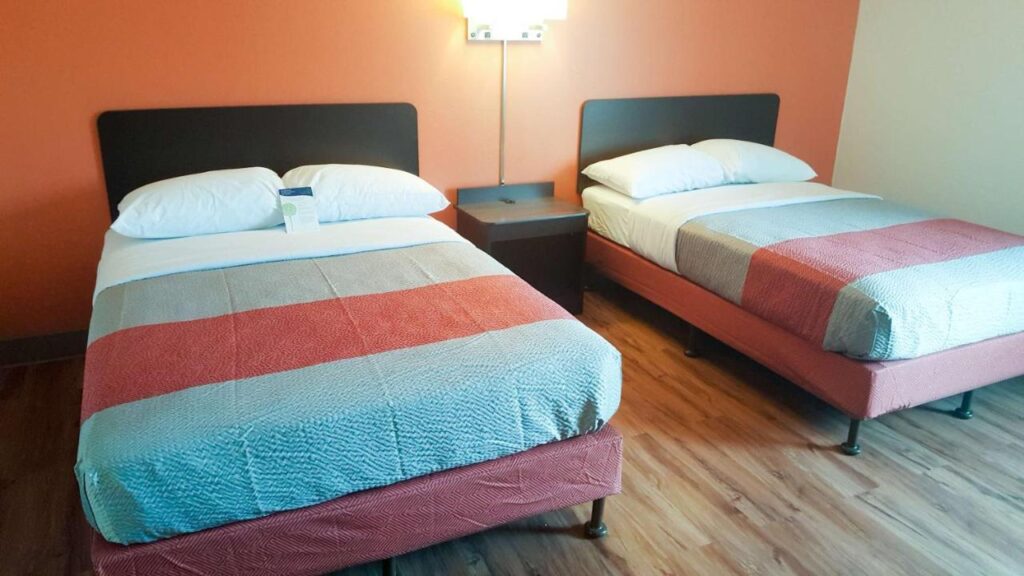 Motel 6-Maryland Heights, MO - Image 4