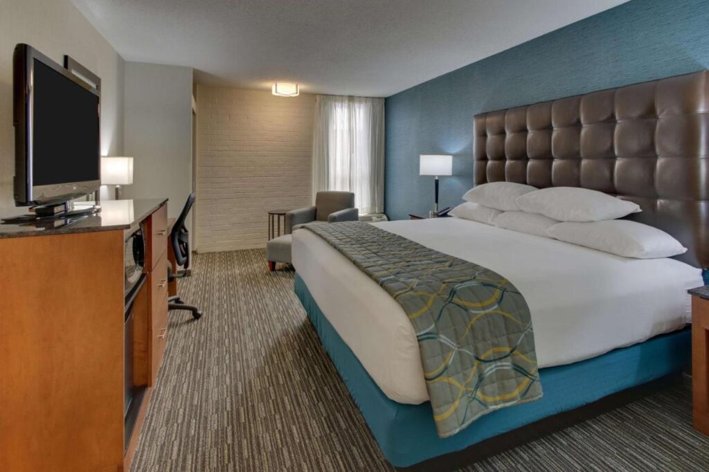 Pear Tree Inn St. Louis Airport - Image 4