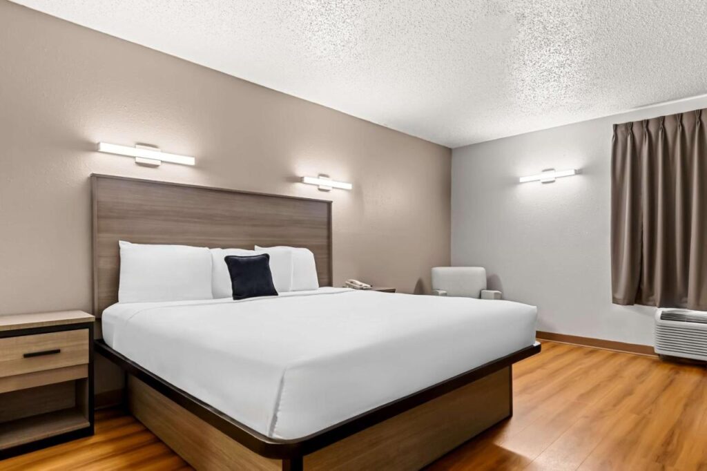 Red Lion Inn & Suites Saint Louis - Image 2
