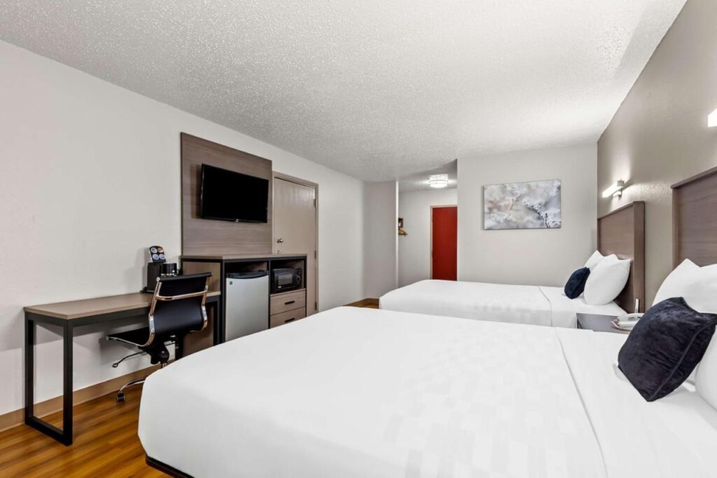 Red Lion Inn & Suites Saint Louis - Image 4