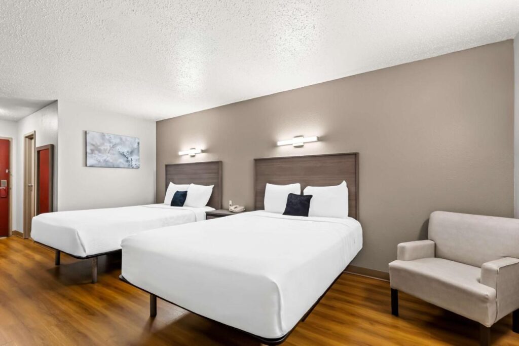 Red Lion Inn & Suites Saint Louis - Image 5