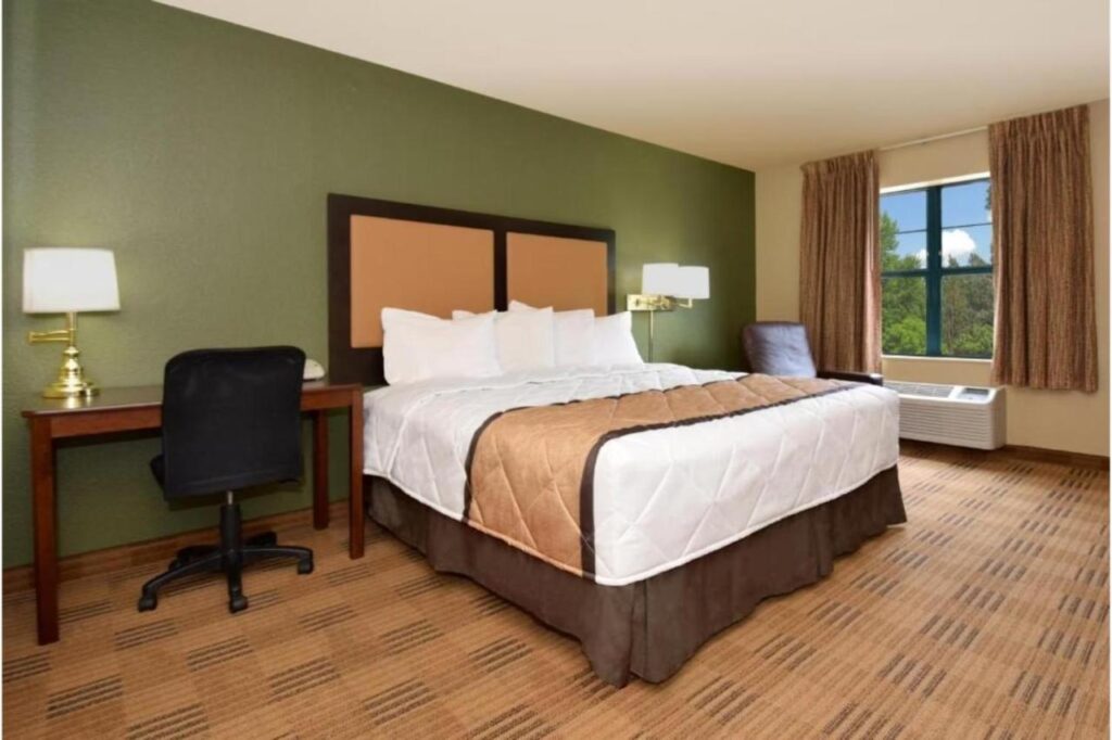 Studio 6 Corporate Extended Stay Chicago Lisle IL - Image 4