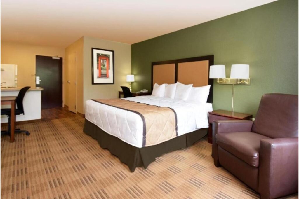 Studio 6 Corporate Extended Stay Chicago Lisle IL - Image 5