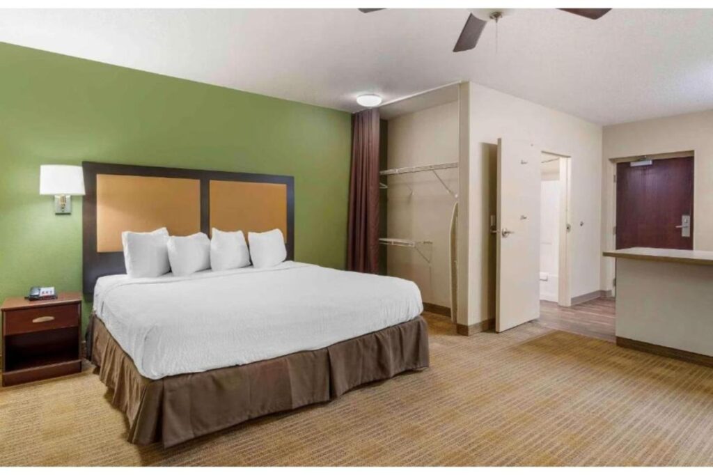 Studio 6 Corporate Extended Stay Chicago Lisle IL - Image 6