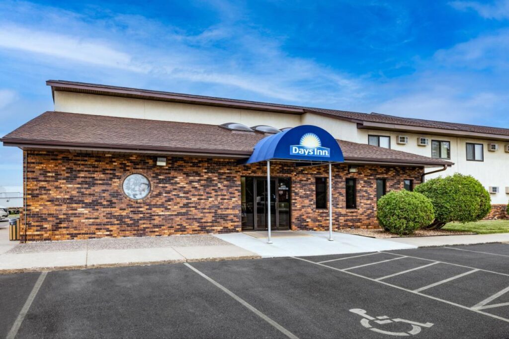 Days Inn by Wyndham Monticello - Image 1