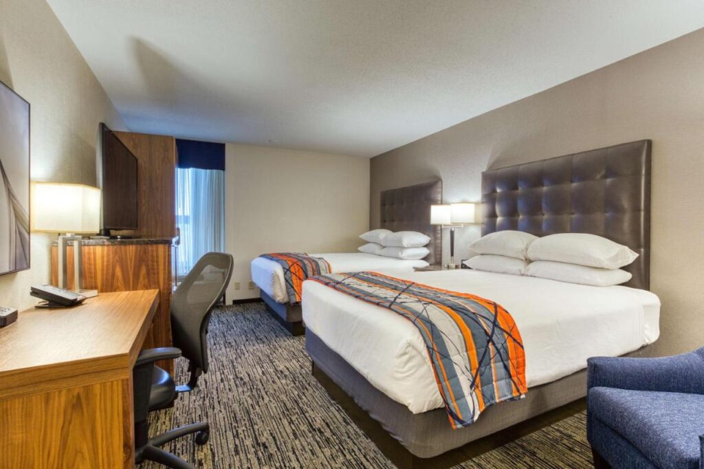 Drury Inn and Suites St Louis Collinsville - Image 2