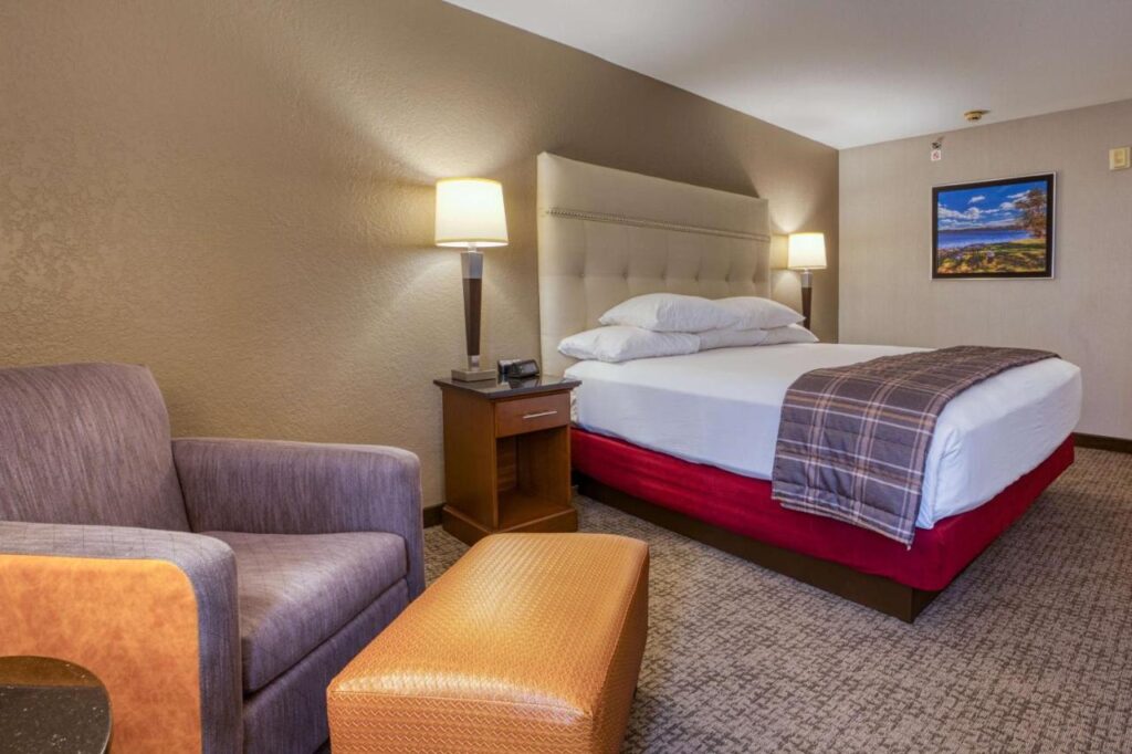 Drury Inn & Suites St. Louis - Fairview Heights - Image 4