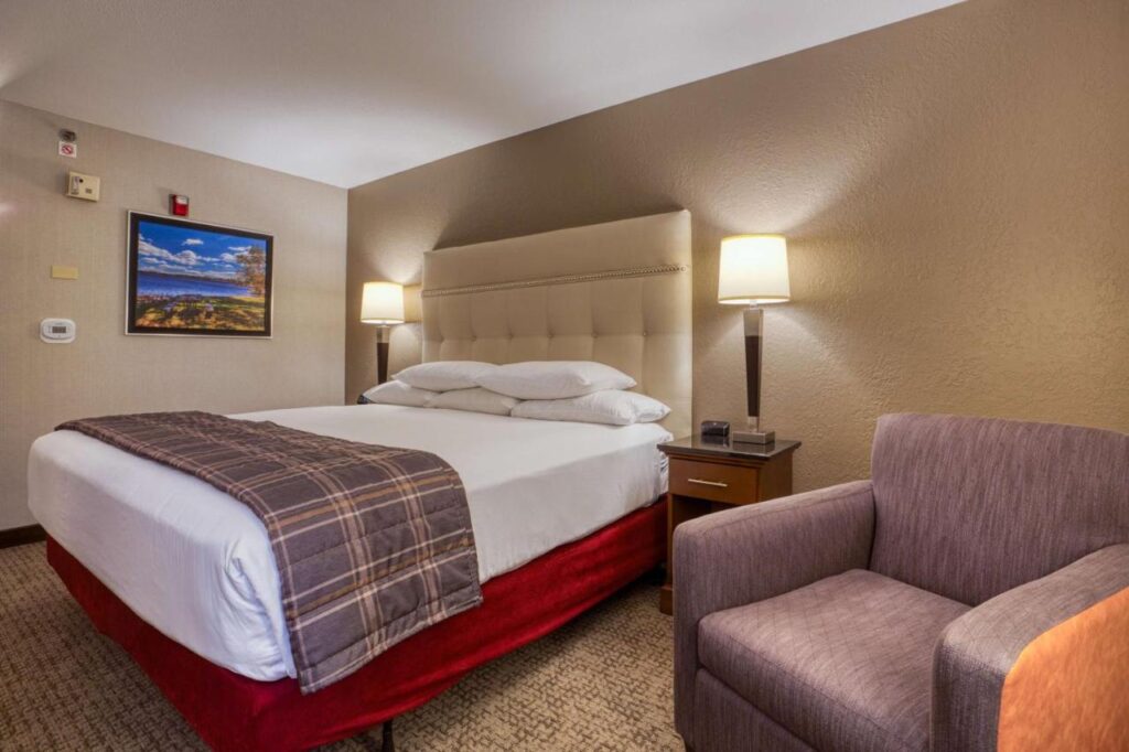 Drury Inn & Suites St. Louis - Fairview Heights - Image 5