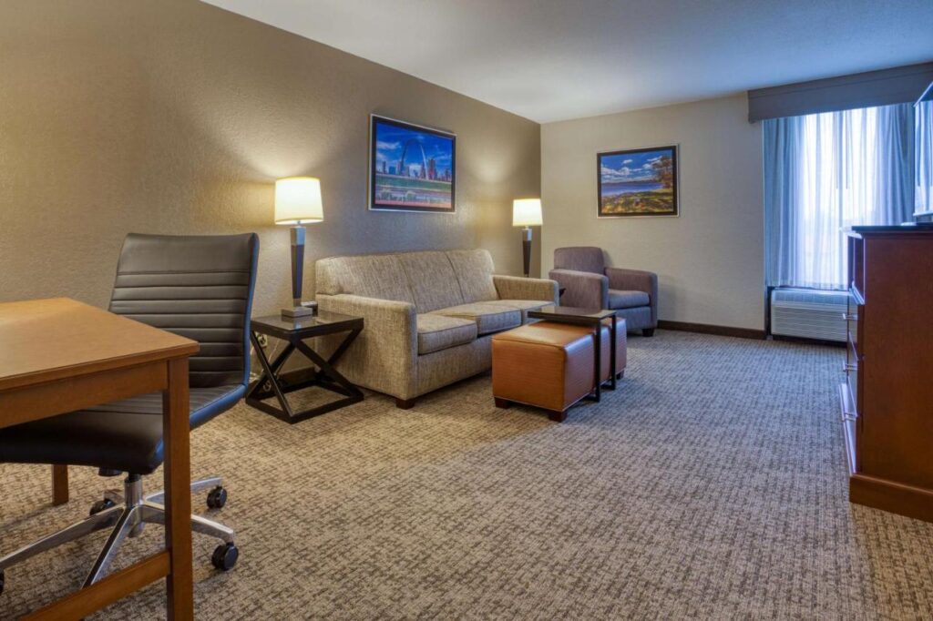 Drury Inn & Suites St. Louis - Fairview Heights - Image 6