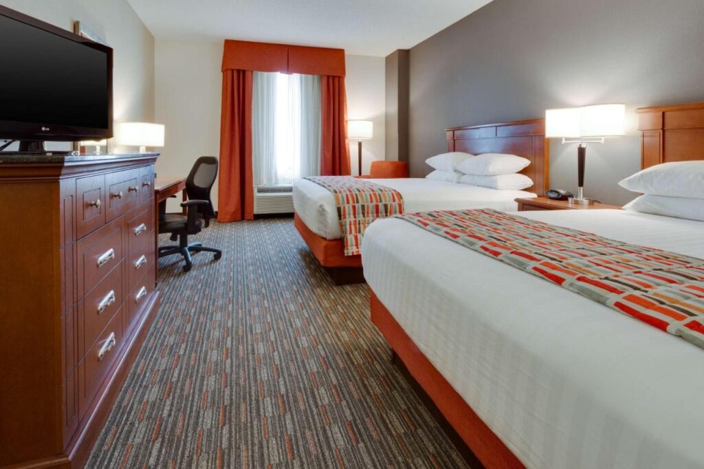 Drury Inn & Suites St. Louis/O'Fallon, IL - Image 2