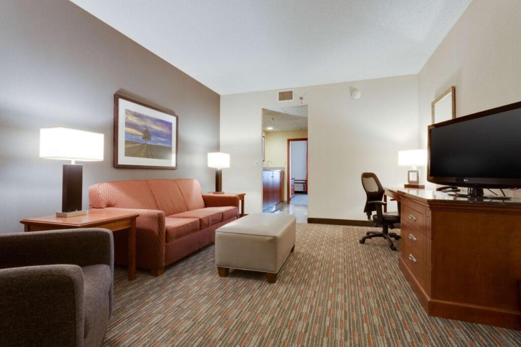 Drury Inn & Suites St. Louis/O'Fallon, IL - Image 6
