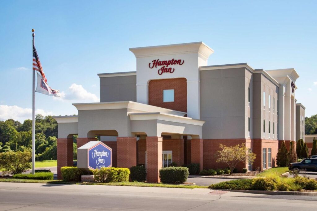 Hampton Inn St. Louis-Columbia - Image 1