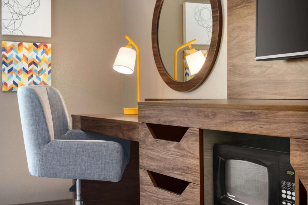 Hampton Inn St. Louis-Columbia - Image 2