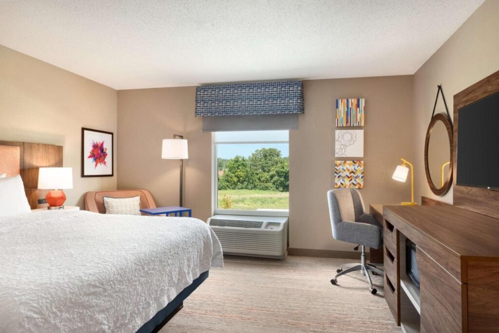 Hampton Inn St. Louis-Columbia - Image 3