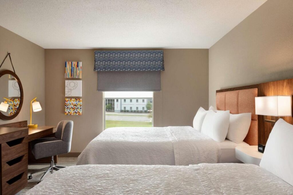 Hampton Inn St. Louis-Columbia - Image 4