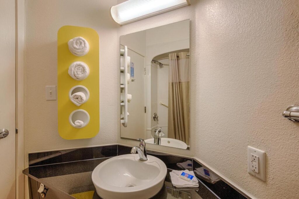 Motel 6-Caseyville, IL - Caseyville Il - Image 1