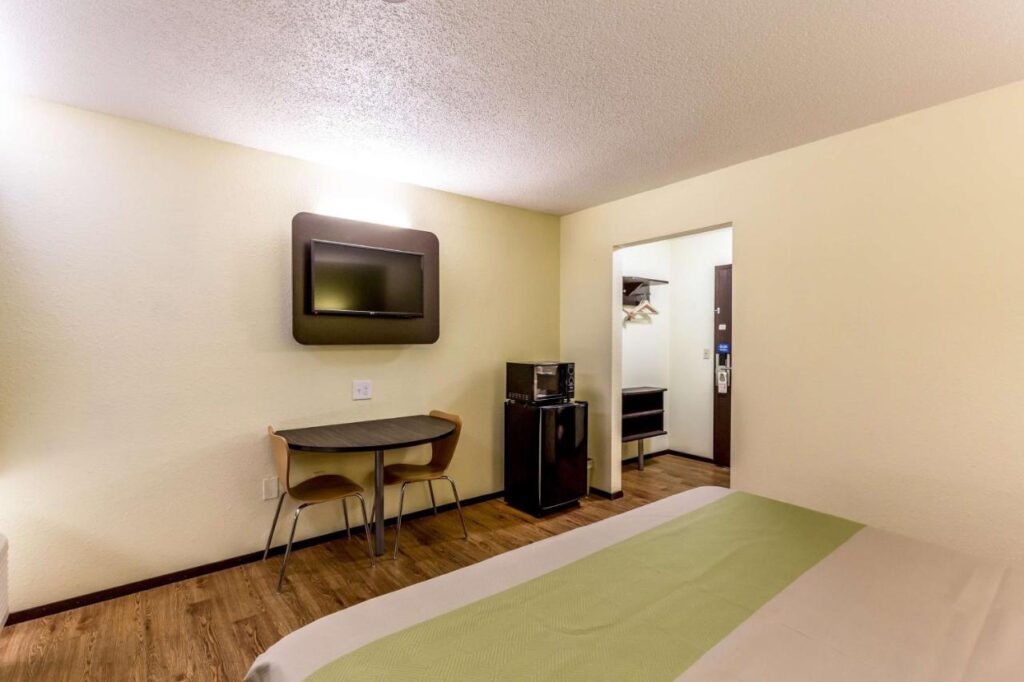 Motel 6-Troy, IL - Image 6