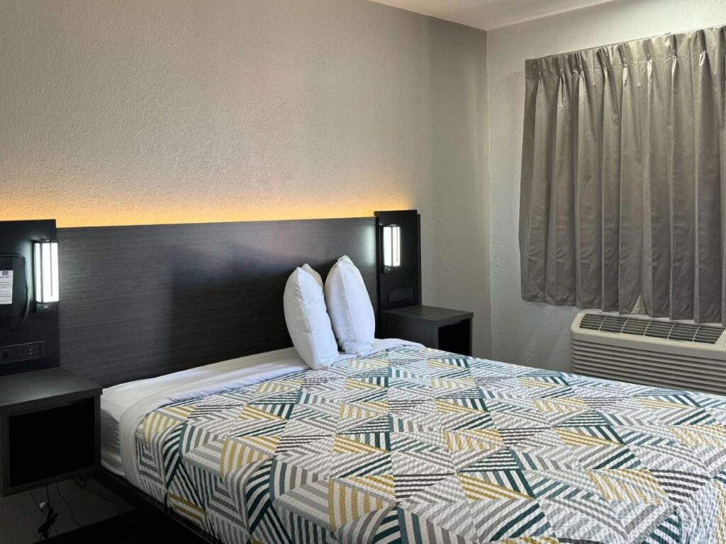 Motel 6-Bradenton, FL - Image 2