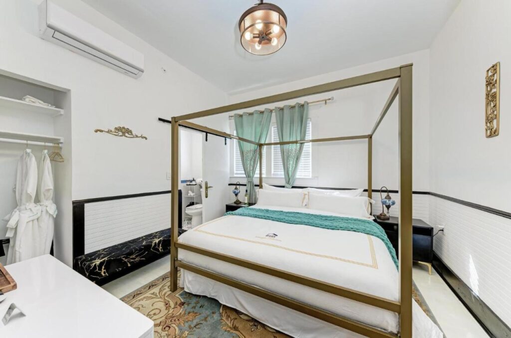 Prestige Collection, Hotel Boutique - Image 1