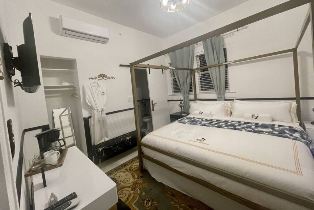 Prestige Collection, Hotel Boutique - Image 5