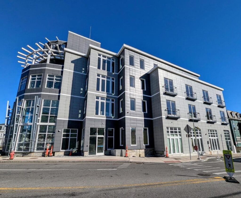 Beacon Suites Hotel - Image 1